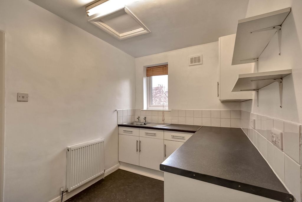 Property photo 3 of 8 Kitchen