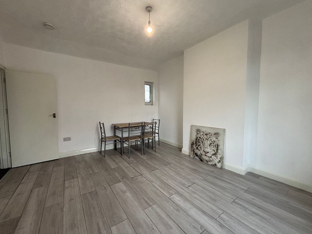 Property photo 3 of 11 Bedroom