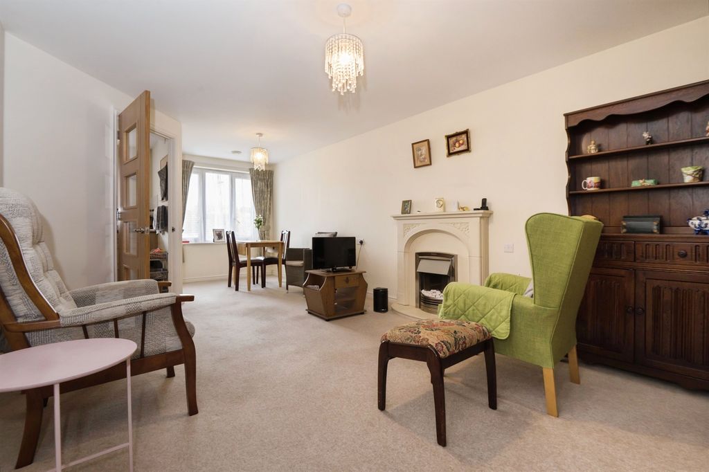 Property photo 2 of 17