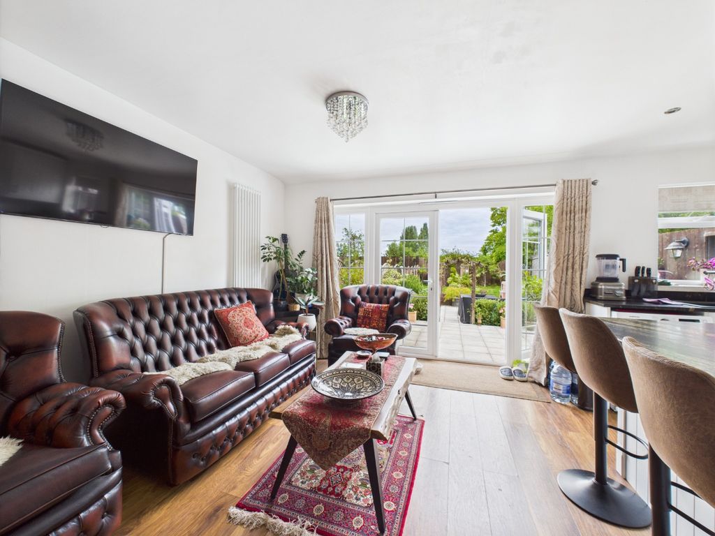 Property photo 3 of 18 3996296