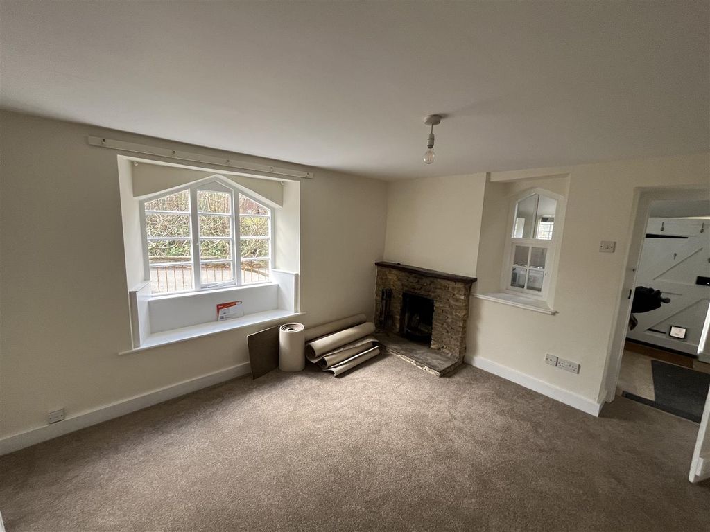 Property photo 3 of 8 Dining Room