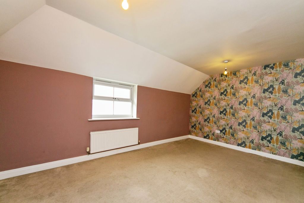 Property photo 3 of 16 Lounge