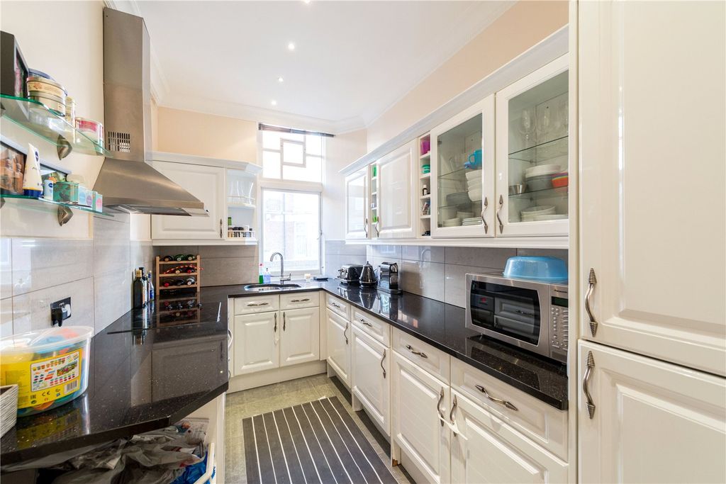 Property photo 2 of 9 Kitchen