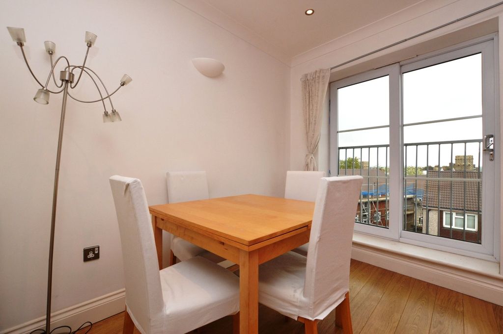 Property photo 3 of 9 Dining Area