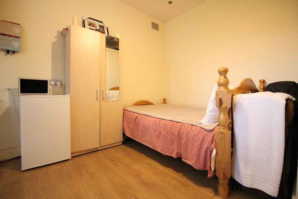 Property photo 3 of 4 Unadjustednonraw_Thumb_22040.Jpg