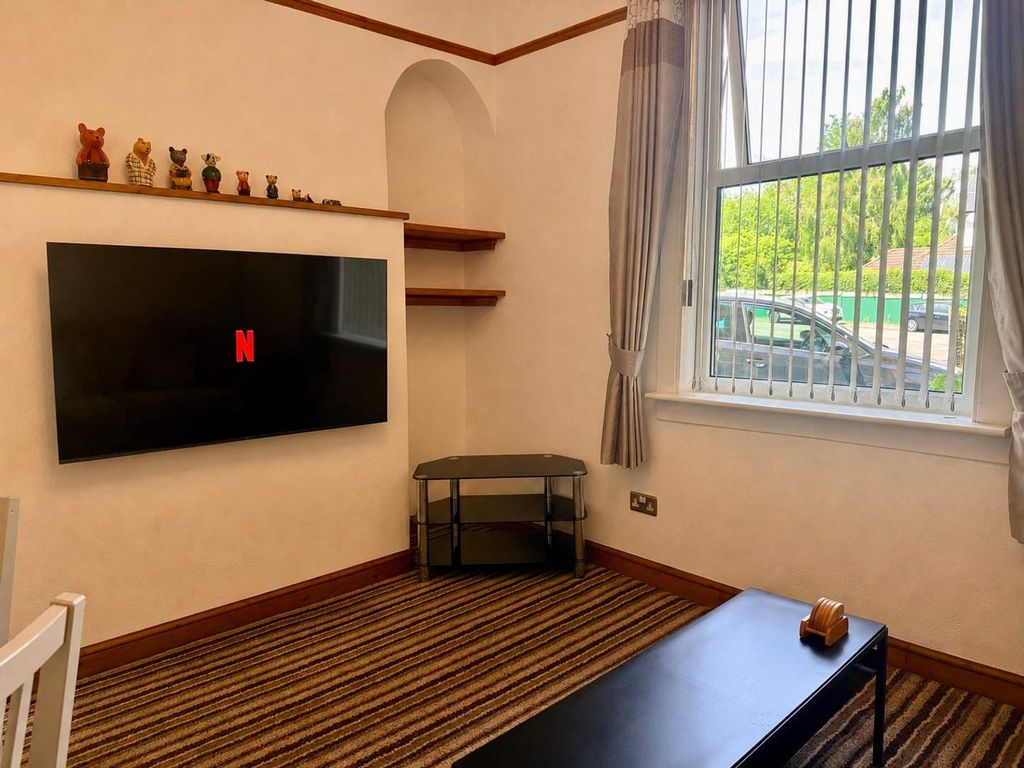 Property photo 1 of 28 Living Room
