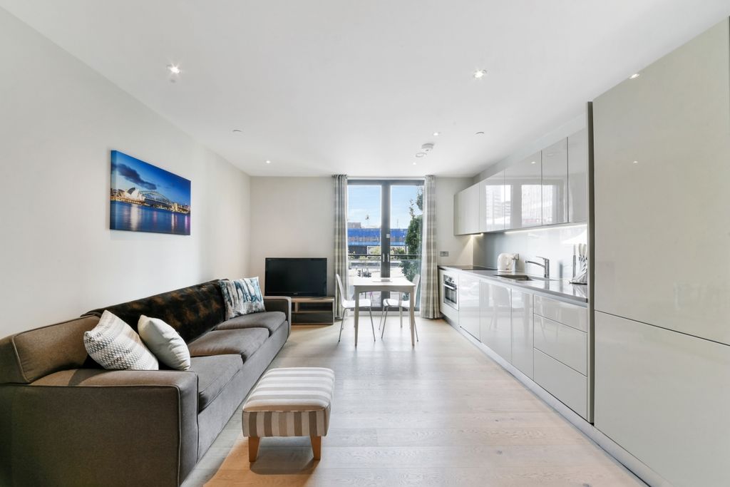 Property photo 2 of 7 Living Area