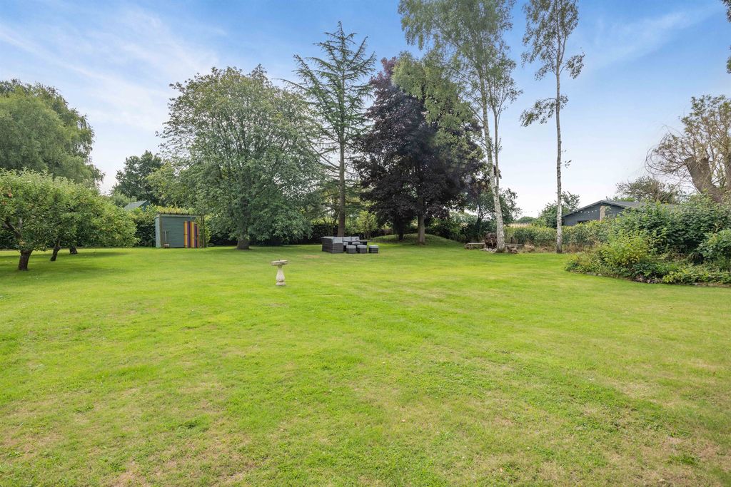 Property photo 3 of 27
