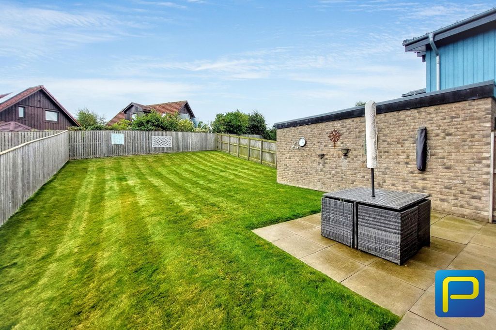 Property photo 2 of 27