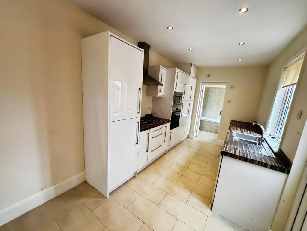 Property photo 3 of 18 Kitchen Area