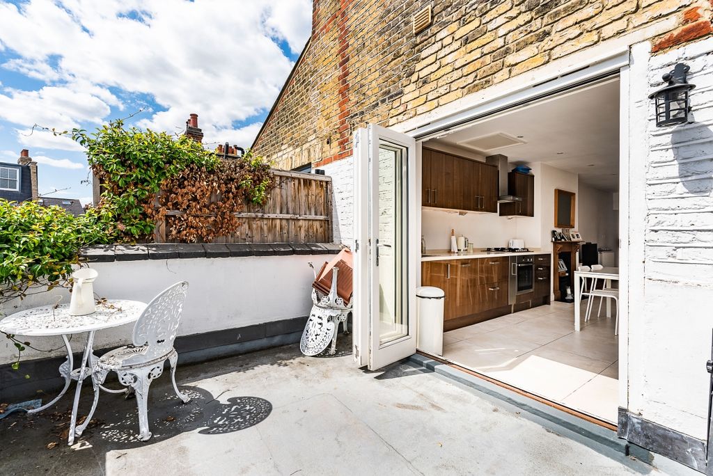 Property photo 3 of 11 Terrace