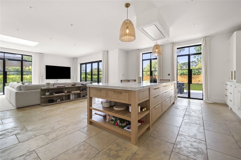 Property photo 3 of 22 Kitchen