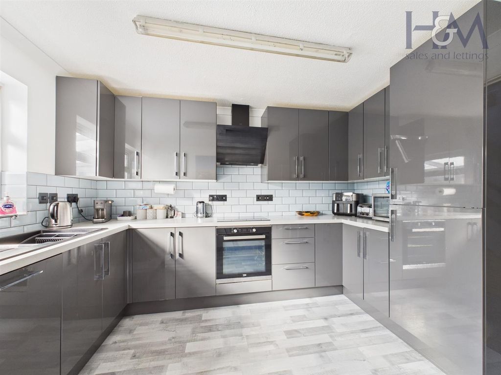 Property photo 2 of 19 Cam02804G0-Pr0383-Still007.Jpg