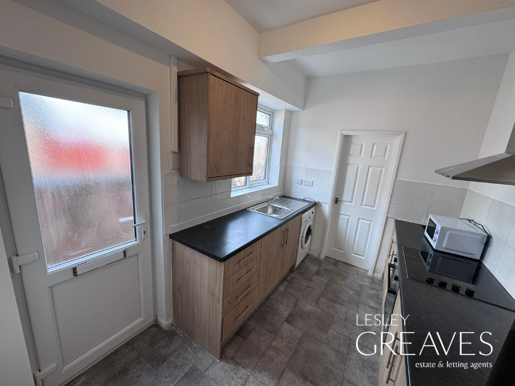 Property photo 2 of 7 Kitchen