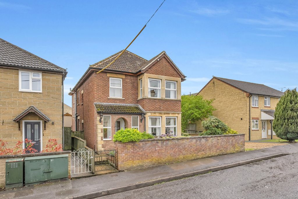 Property photo 2 of 22