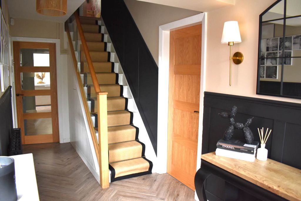 Property photo 3 of 37