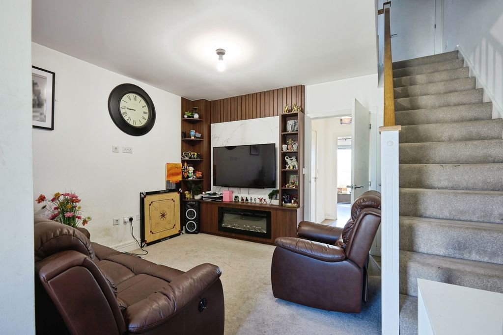 Property photo 2 of 8 Pbox-Img.Jpg