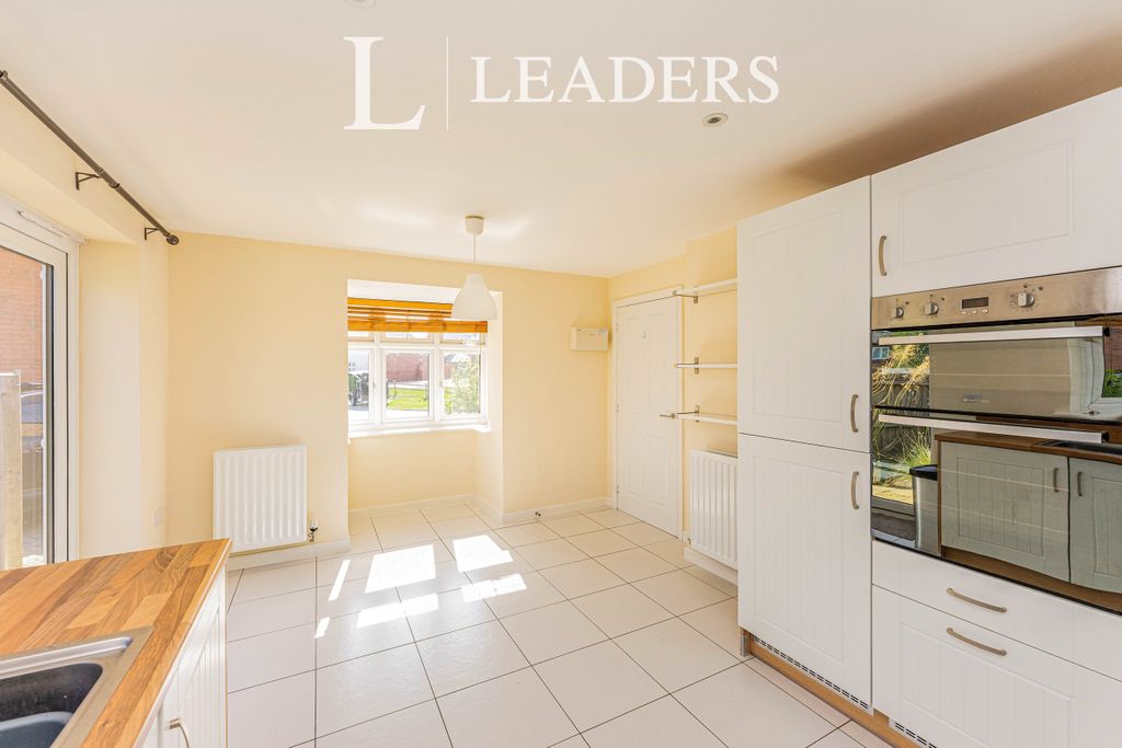 Property photo 3 of 10 Kitchen