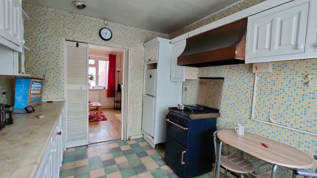 Property photo 3 of 12