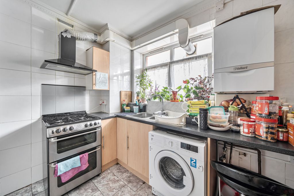 Property photo 2 of 15 1433732-8-69c14d2...