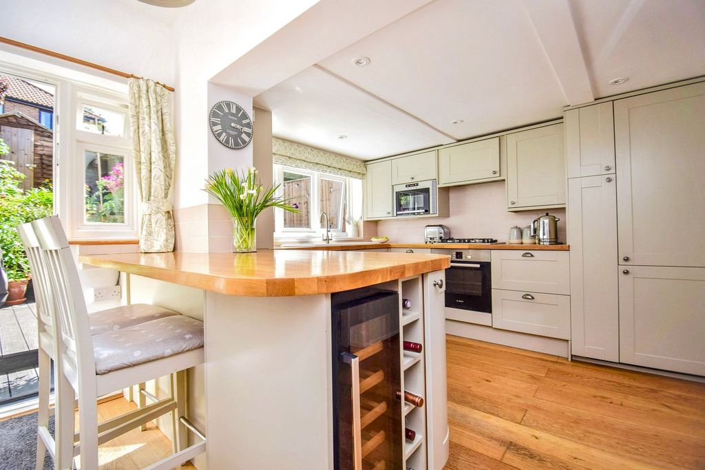 Property photo 2 of 30