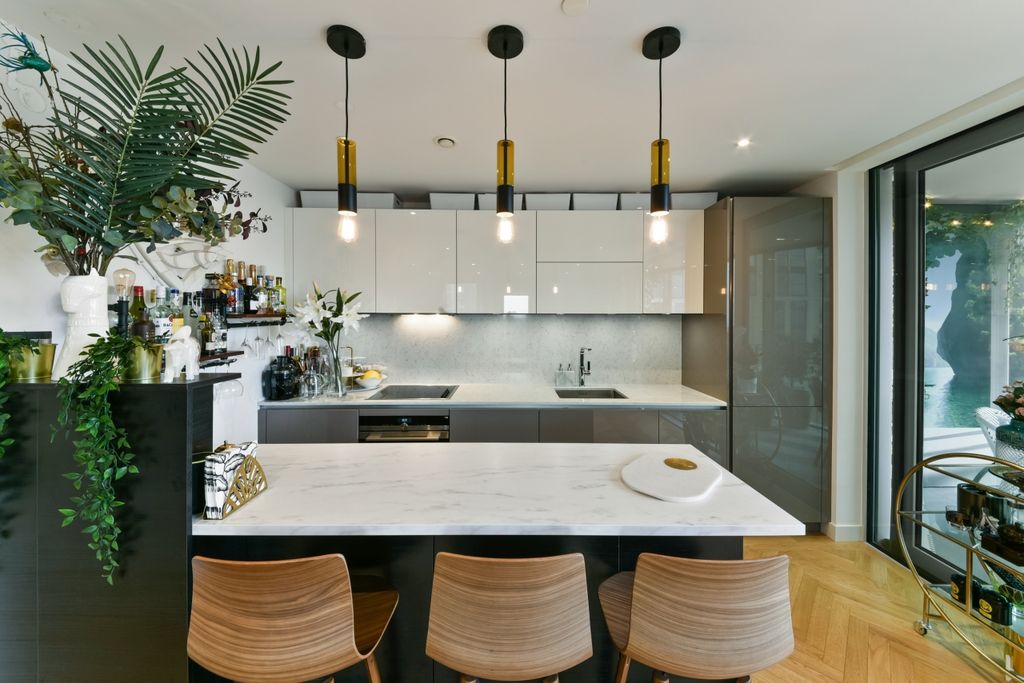 Property photo 2 of 11 Kitchen