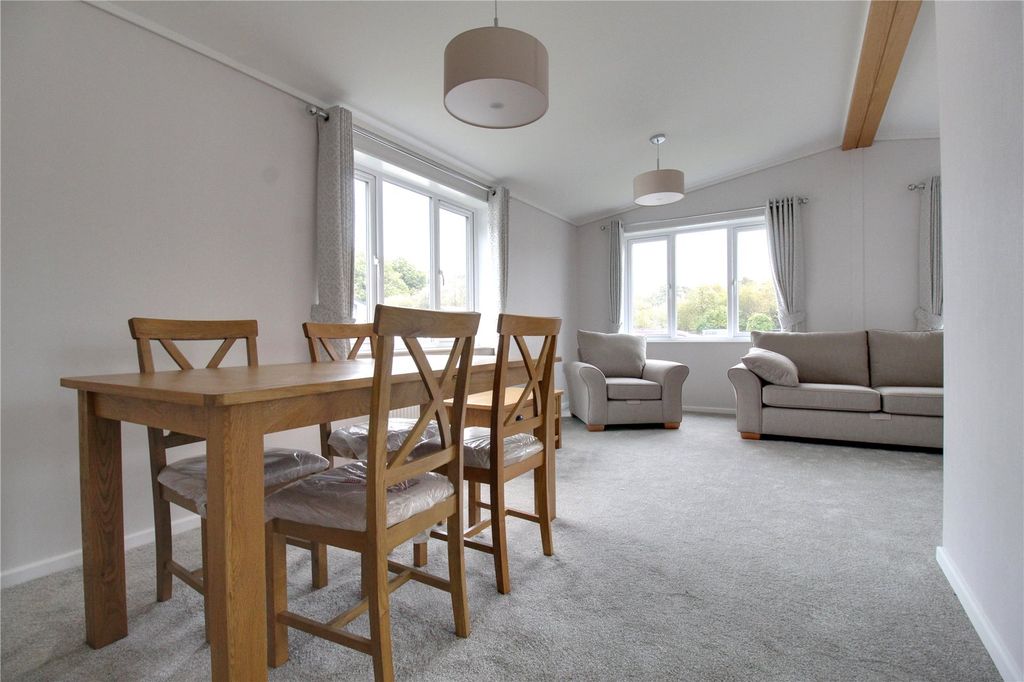 Property photo 3 of 10 Dining Area