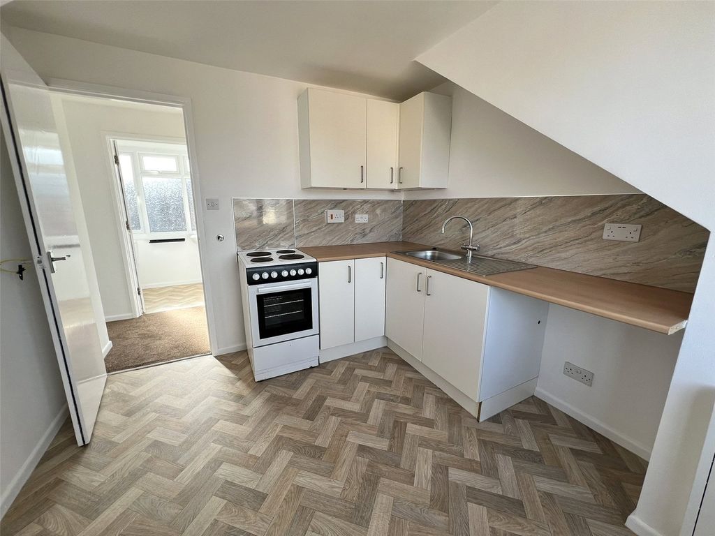 Property photo 2 of 8 Picture No. 11