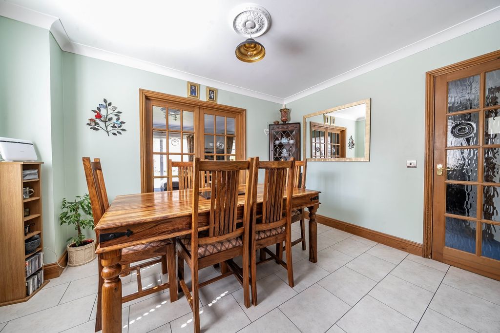 Property photo 3 of 18 Kitchen Diner