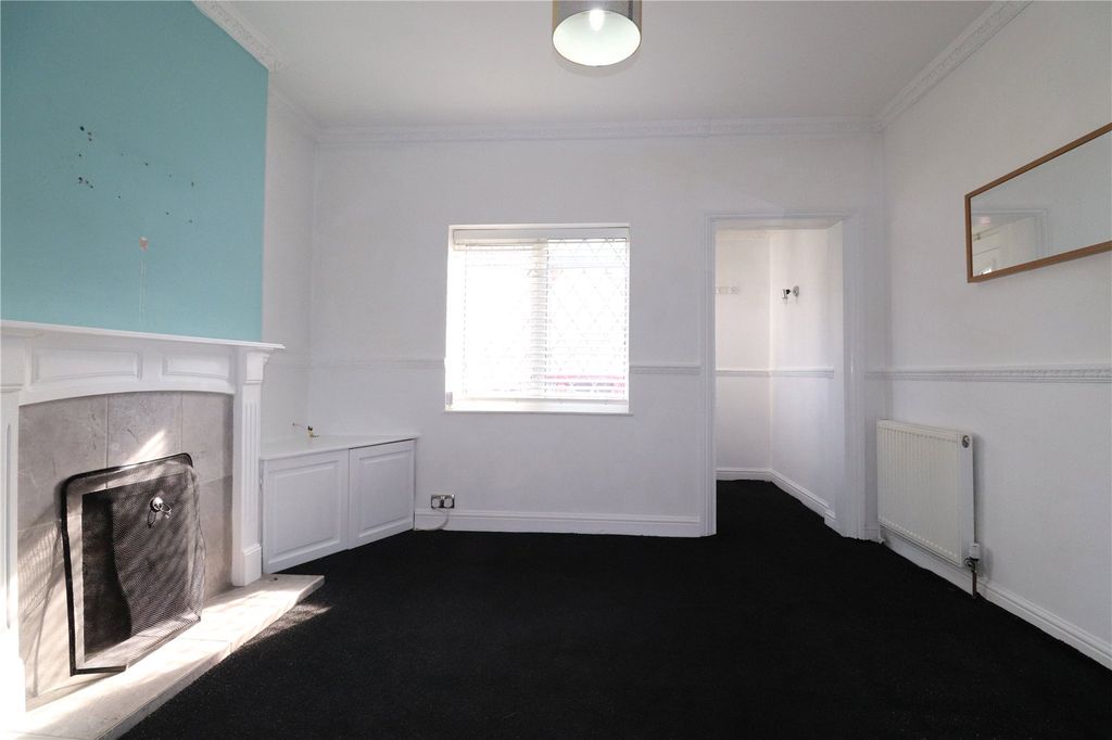 Property photo 2 of 18 Living Room