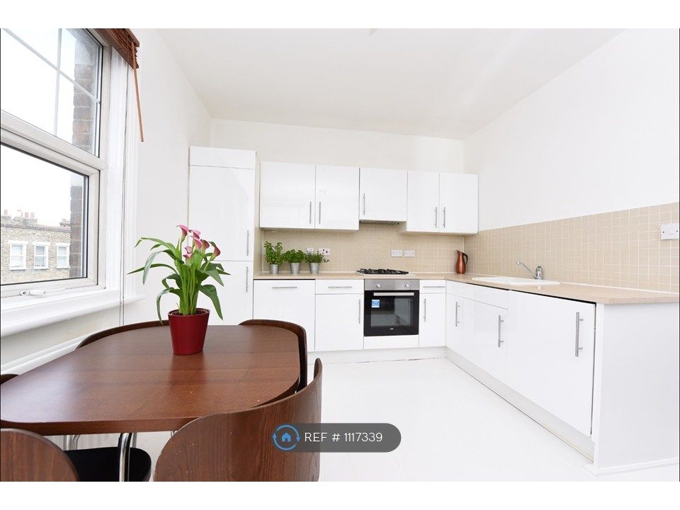 Property photo 3 of 7 Kitchen/Living Area
