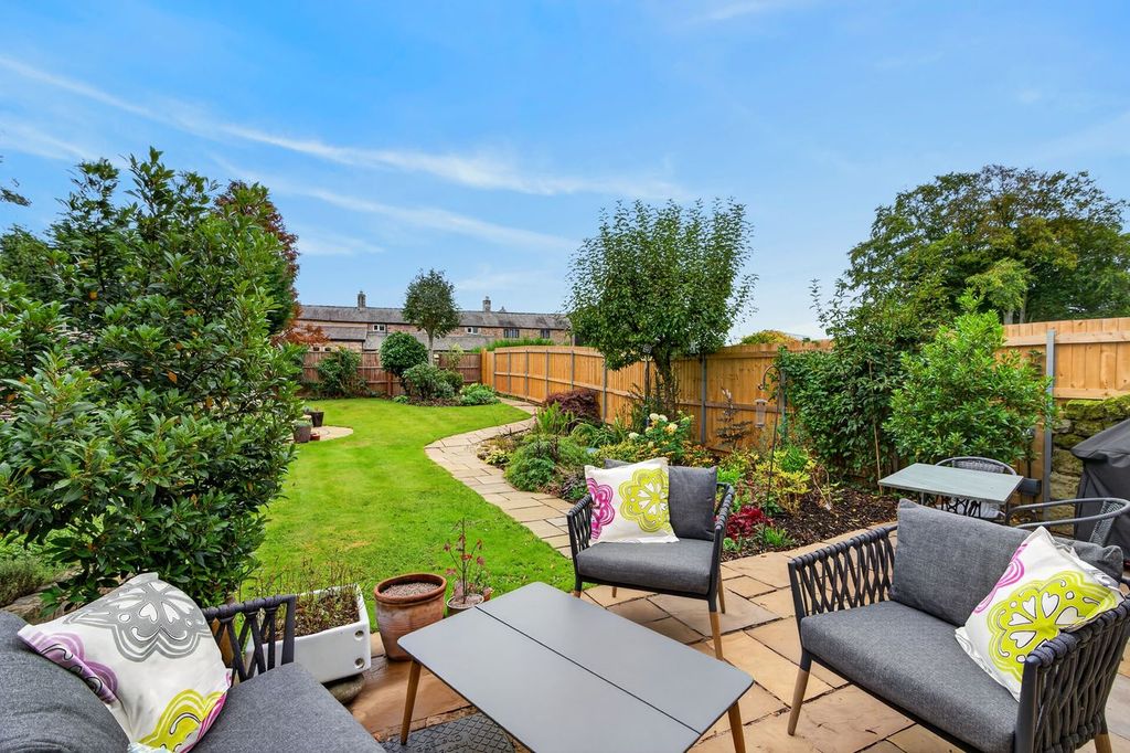 Property photo 2 of 39