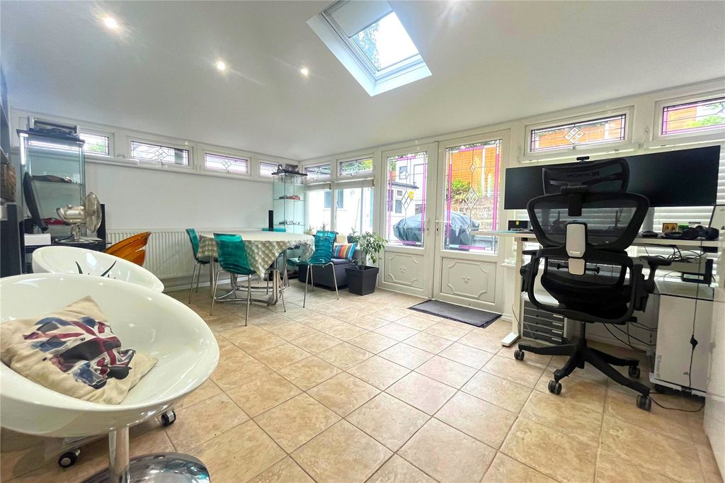 Property photo 3 of 16 Picture No. 06