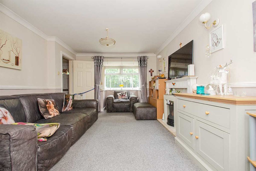 Property photo 3 of 19 Photo 8