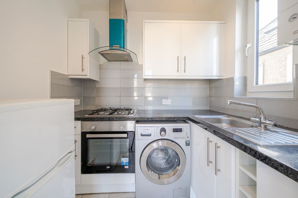 Property photo 3 of 12 Kitchenn