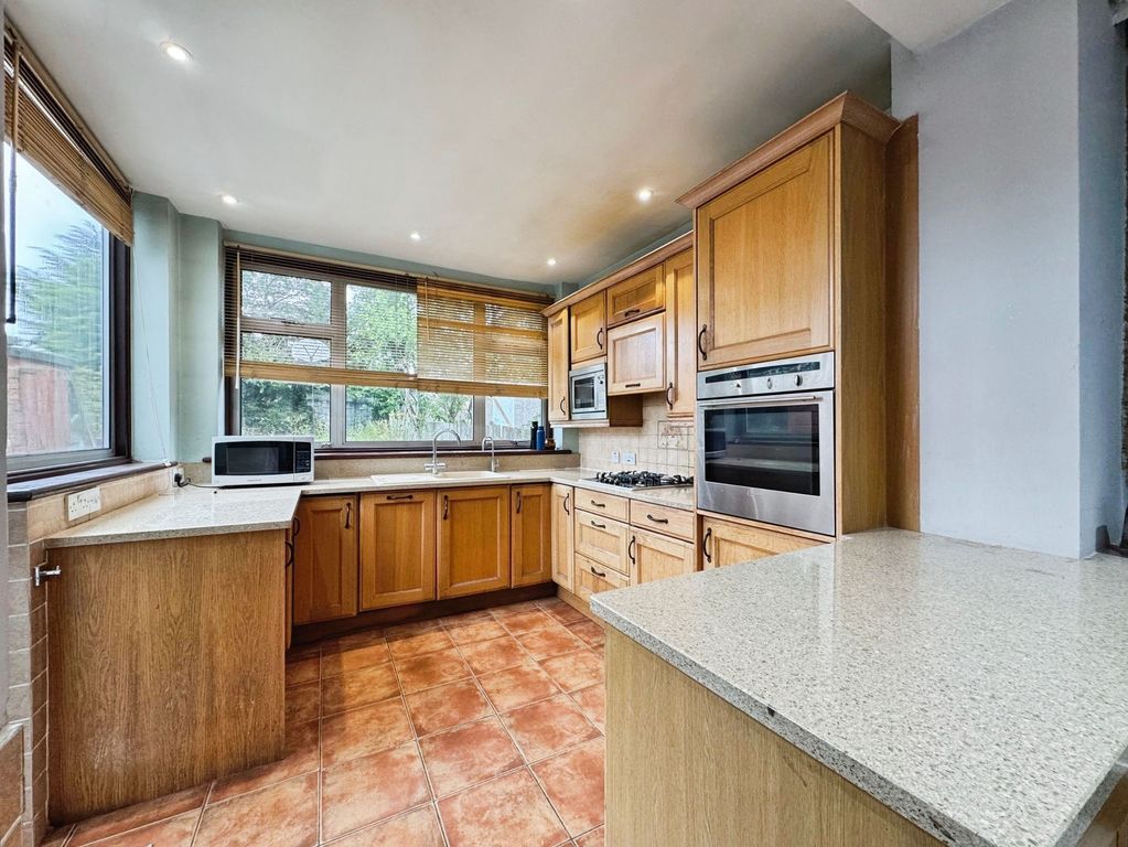 Property photo 3 of 19 Kitchen