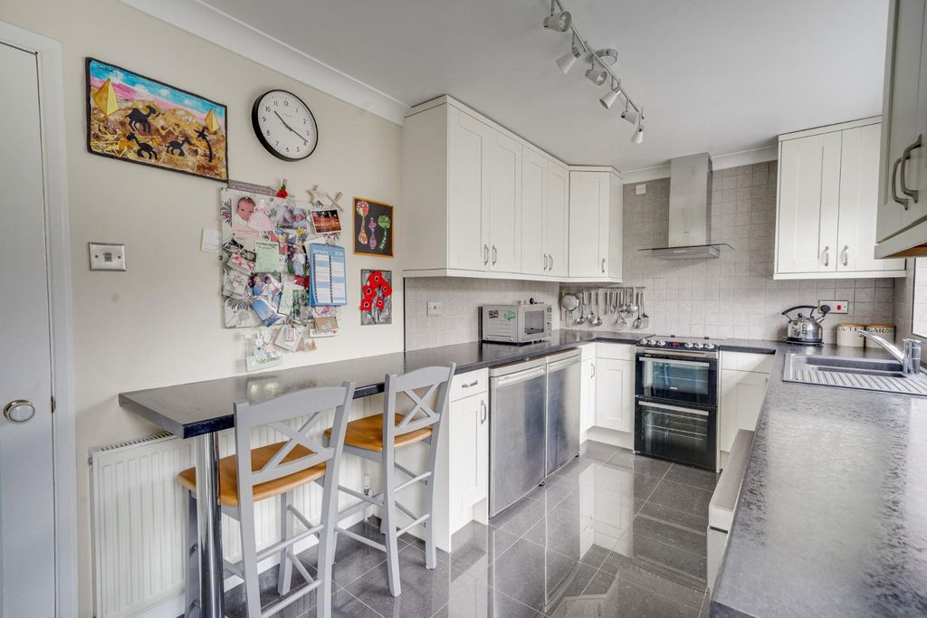 Property photo 3 of 27