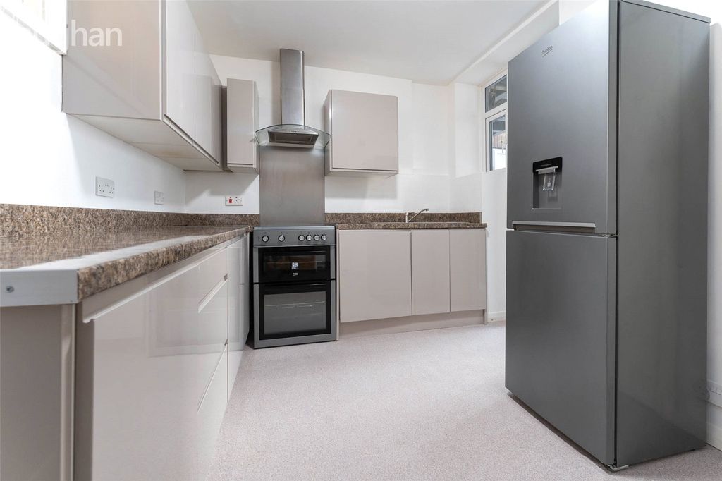 Property photo 2 of 5 Kitchen