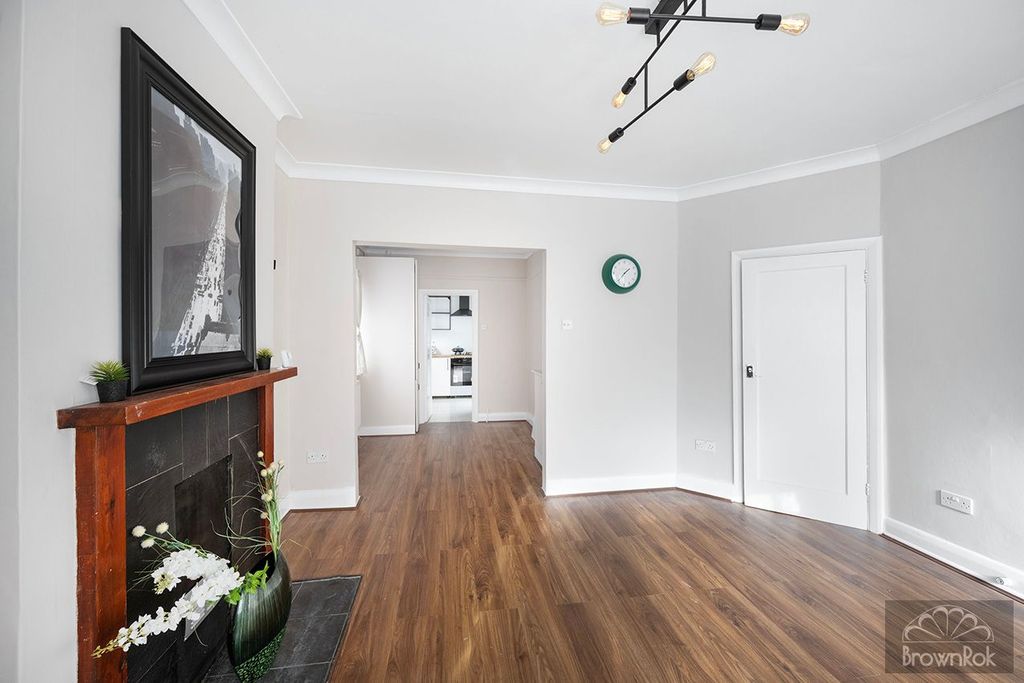 Property photo 2 of 14 Fxj7Ghoo