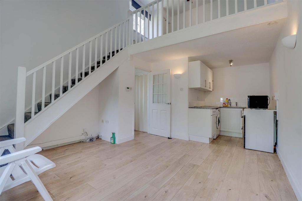 Property photo 2 of 9 262 Beauchamps Drive-5.Jpg