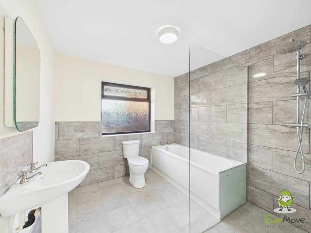 Property photo 3 of 14 Bathroom