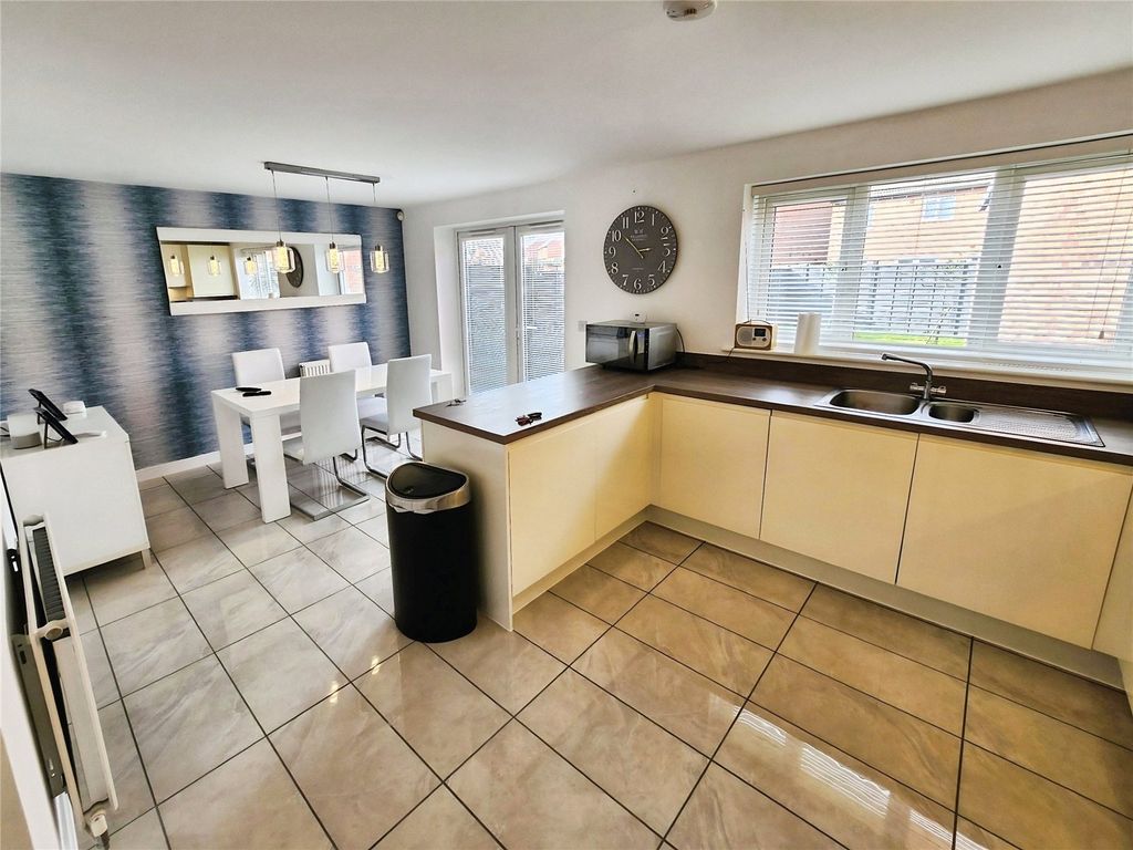 Property photo 3 of 13 Kitchen/Dining Room