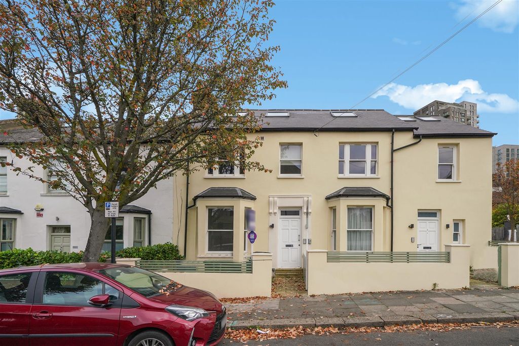 Property photo 1 of 15 Flat 1, 25 Brougham Road - Cnv8Yhxvhvfv5Hf7Iwnn.Jp