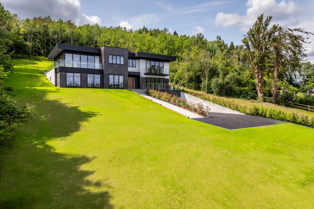 Property photo 1 of 28