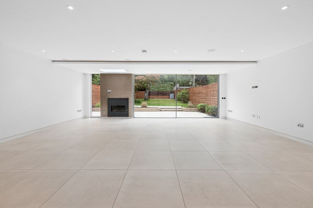 Property photo 3 of 24 Open Plan Living