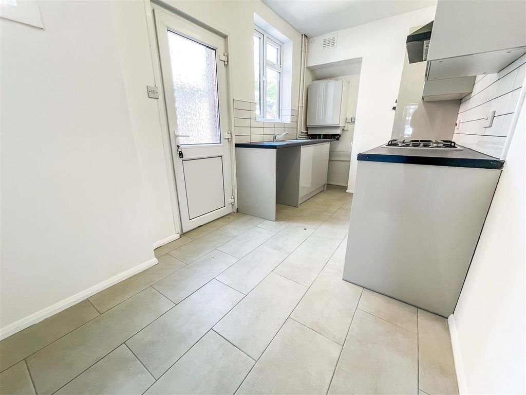 Property photo 3 of 9 Kitchen