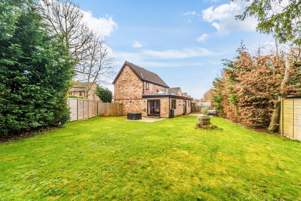 Property photo 3 of 14 Thurnham Way (14).Jpg