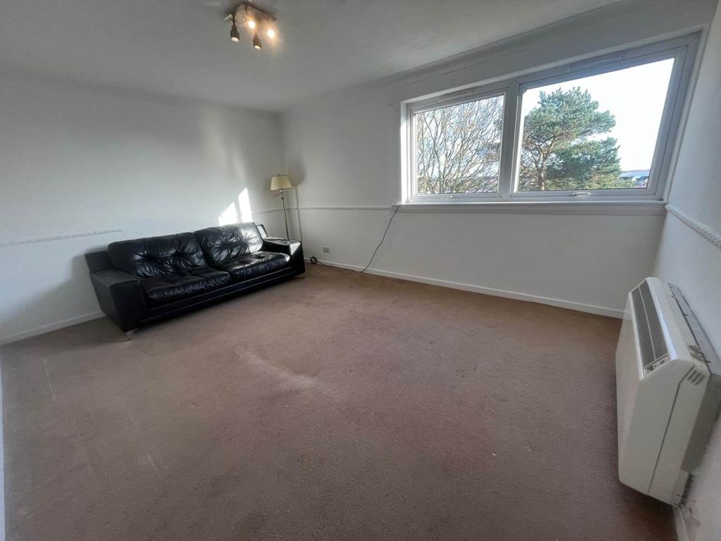 Property photo 3 of 10 Living Room P2