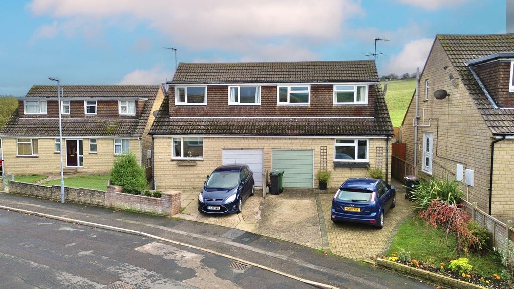 Property photo 3 of 24 F1E.Jpg