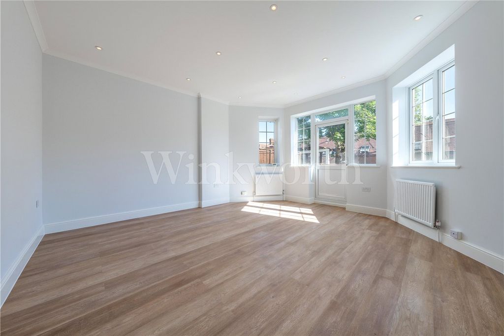 Property photo 3 of 16 Picture No. 24